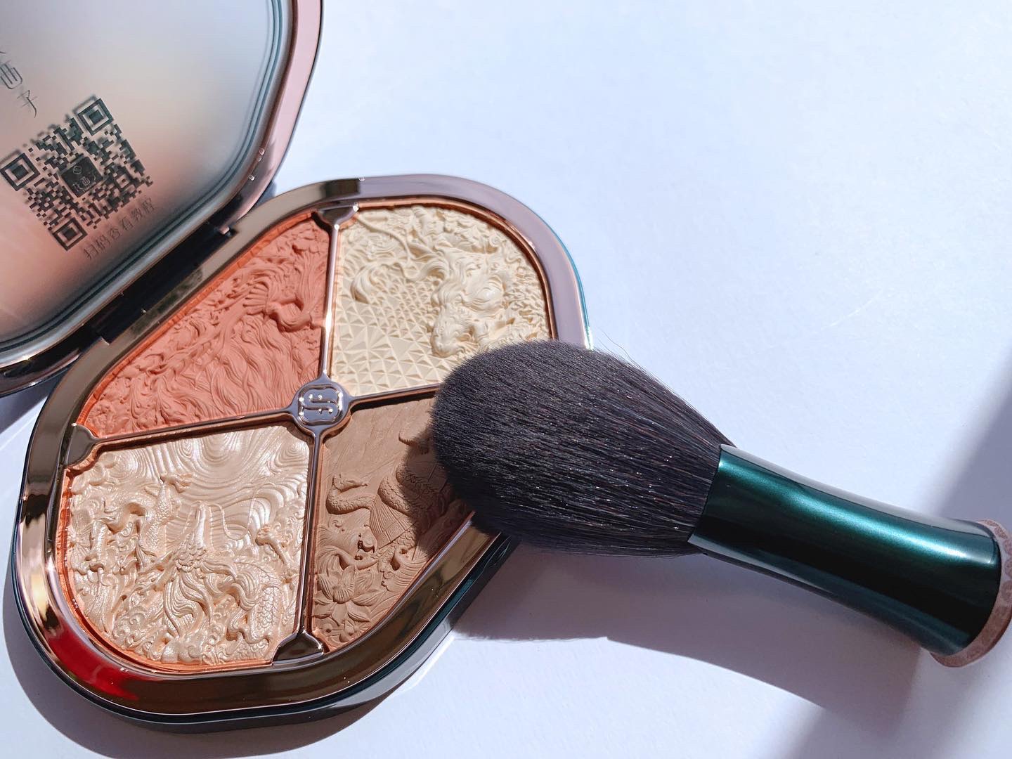 星宿彫刻 4色パレット/花西子/マルチパレットを使ったクチコミ（1枚目）