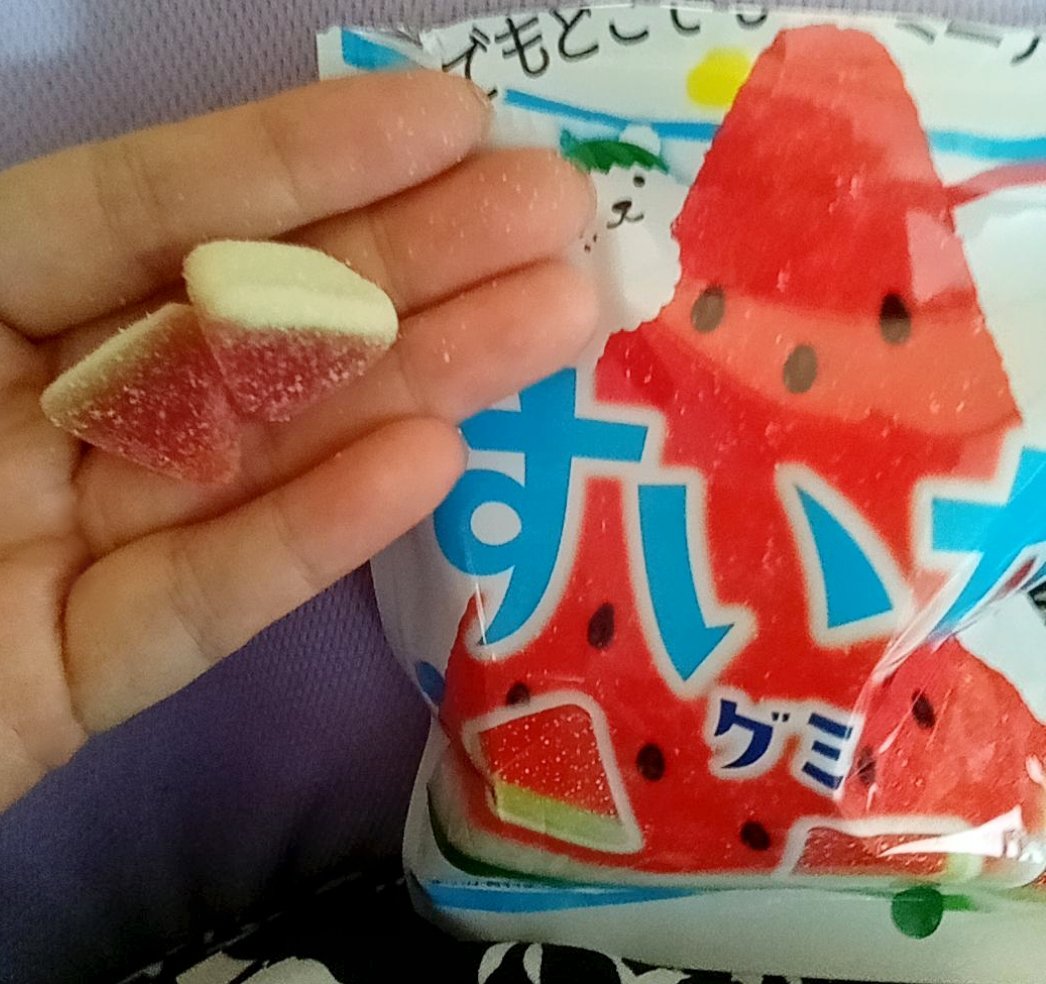 カバヤ すいかグミのクチコミ「この夏グミにハマって色々食べた中で1番気に入ったグミ。

パッケージの見た目が可愛くて買ったけ.....」（2枚目）