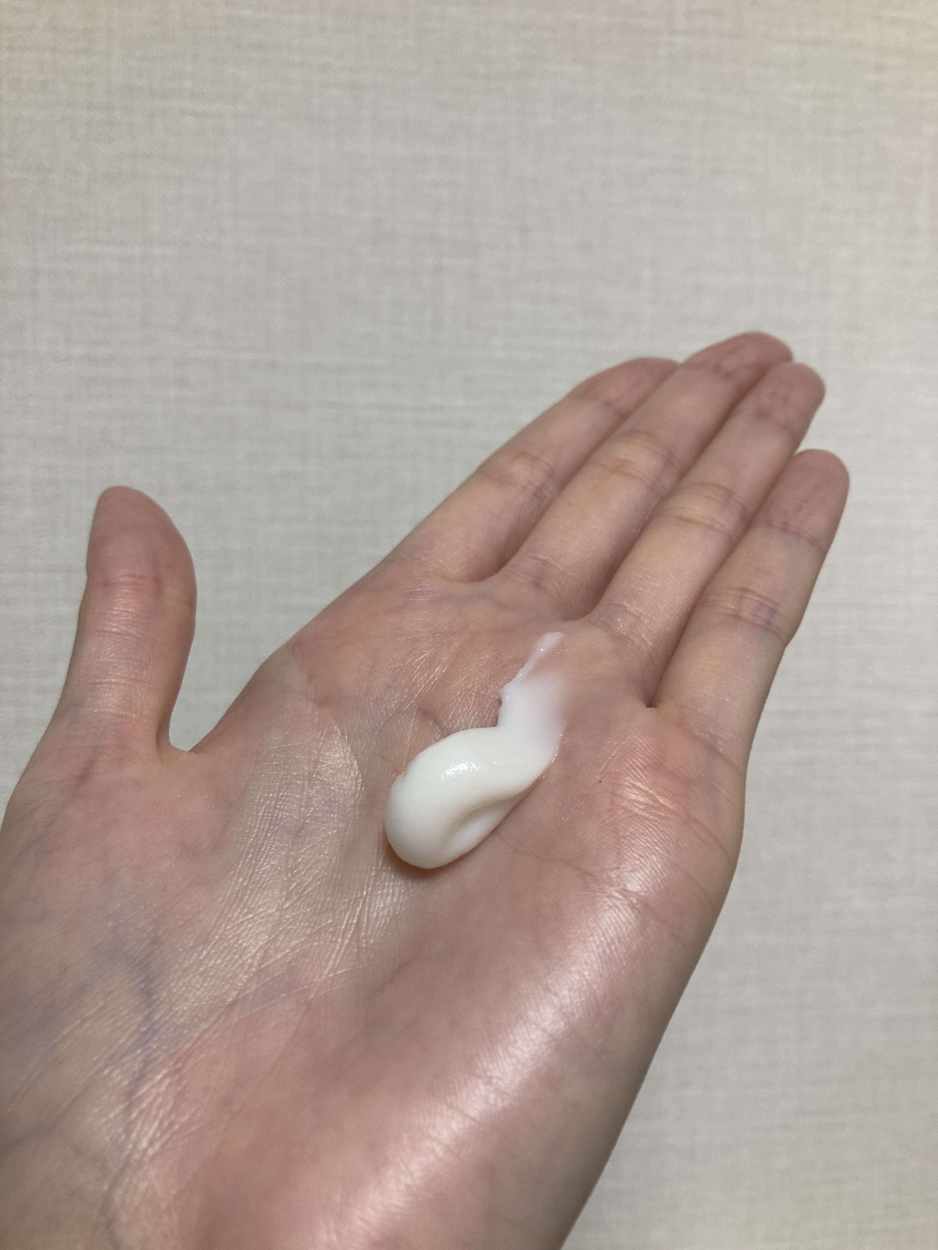 カントリー&ストリーム ボディクリーム HMのクチコミ「夏でもコーヒーの飲み過ぎにより

膝下とかが乾燥するので

ボディクリームは必須！w



こ.....」（3枚目）