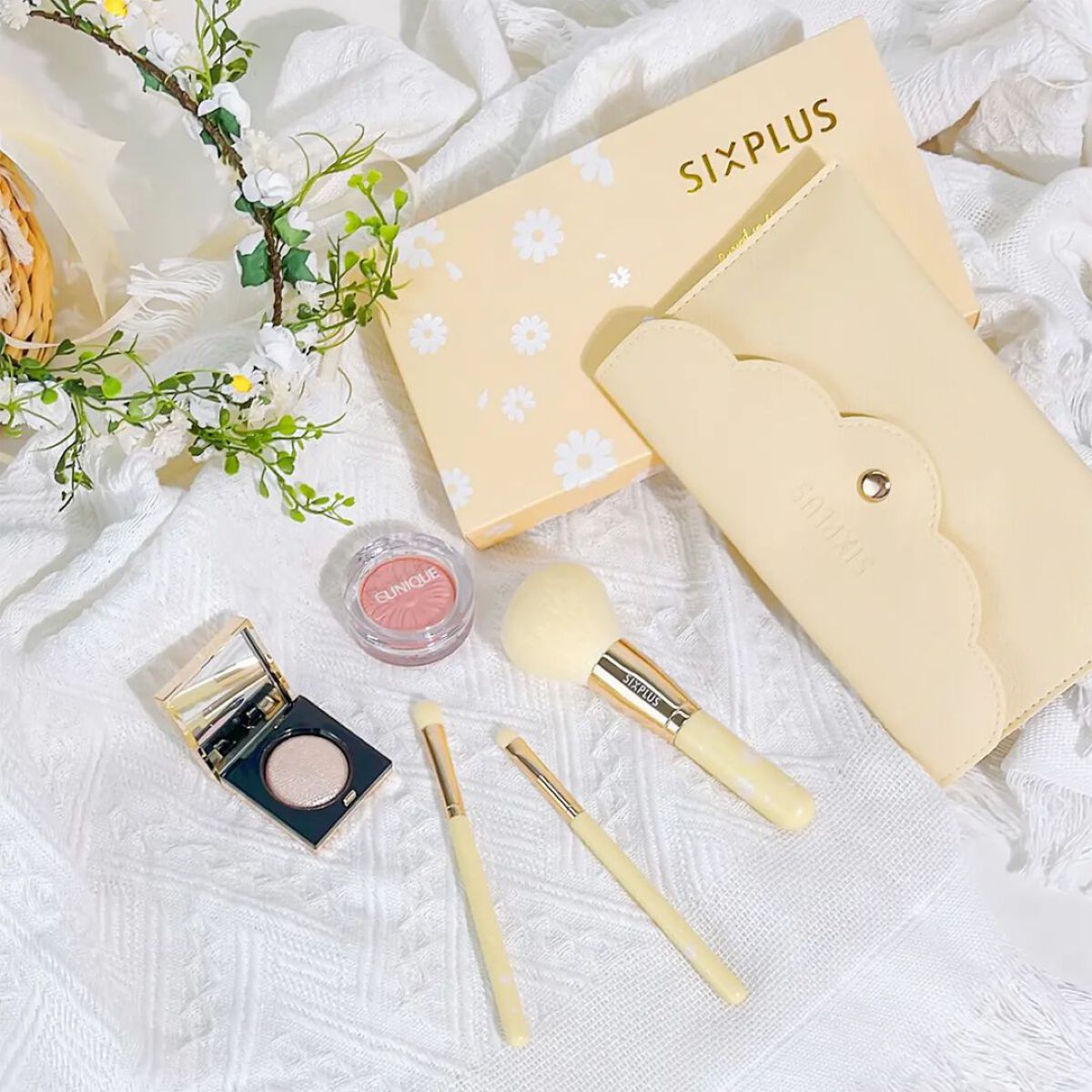 SIXPLUS ペイルイエローメイクブラシ３本セット -Daisyシリーズ / SIXPLUS