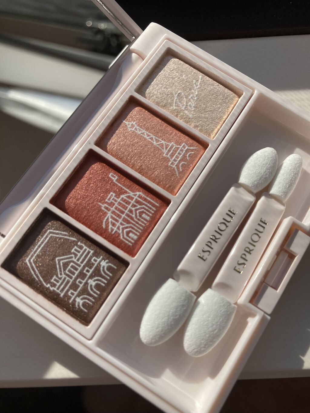 メロウ フィーリング アイズ パリジェンヌ ホリデー /ESPRIQUE/アイシャドウパレットを使ったクチコミ（1枚目）