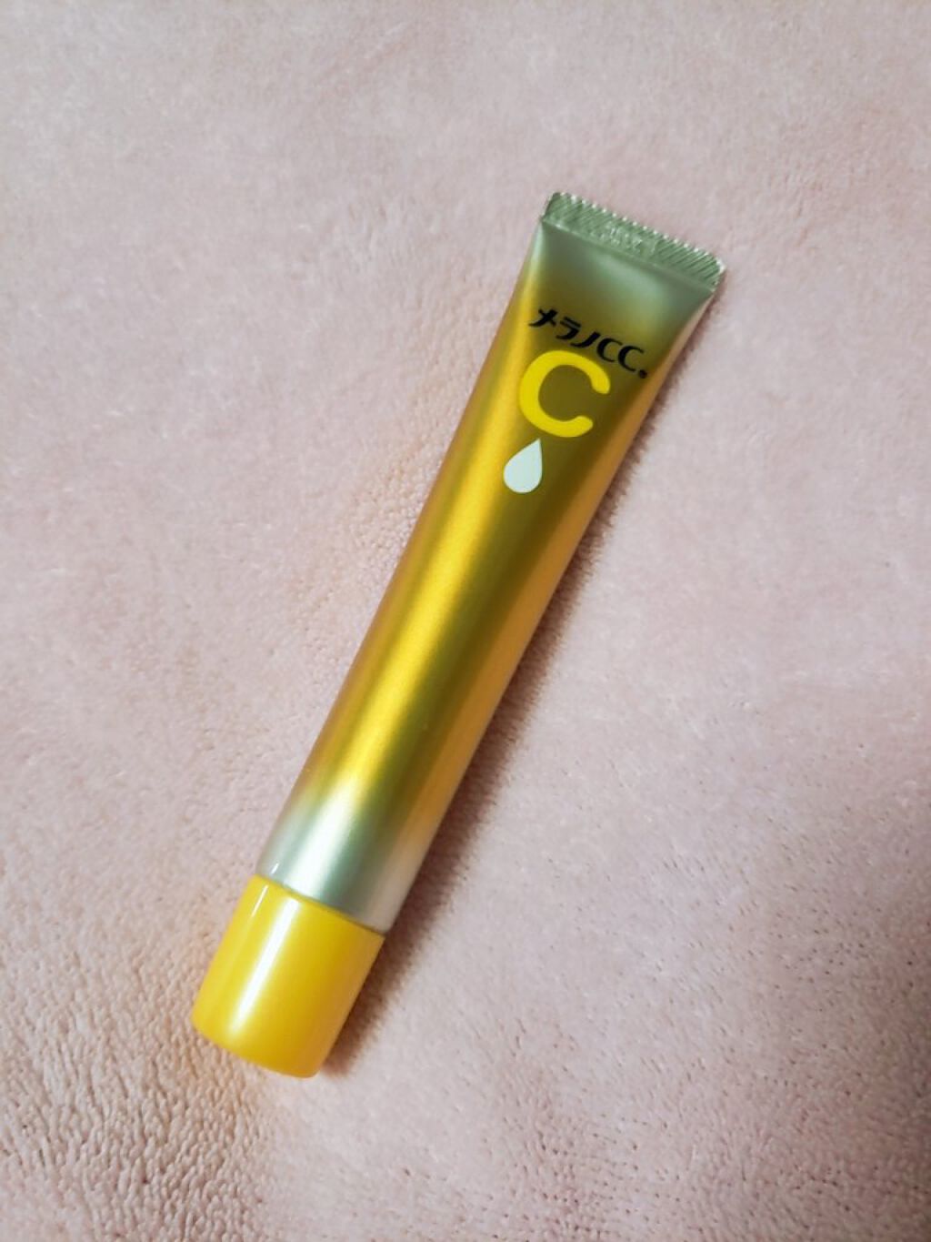 *メラノCC 薬用しみ集中対策 プレミアム美容液*

話題のメラノCC、ついに手をだしてみた☺️
昔からにきびが常に少しはあるような肌質でずっときになってたので使ってみた。
にきびにはあんまりよくないとの口コミもみるので、にきびあとが気にな