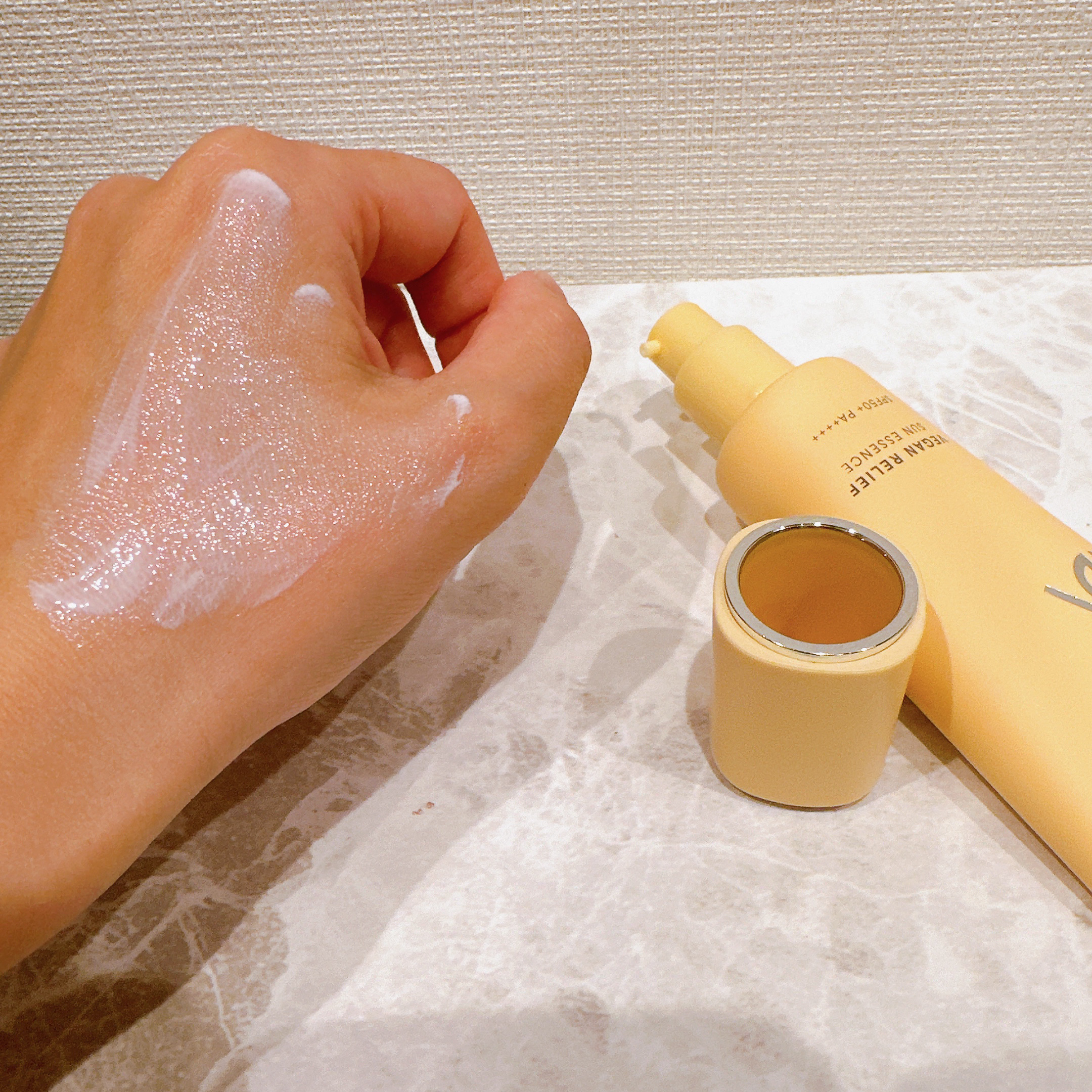 ヴィーガン リリーフ サン エッセンス /athé/日焼け止めクリームを使ったクチコミ（3枚目）