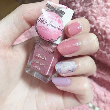 パラドゥ
ミニネイル

ノーブルフランボワーズ
エレガントカシス
を使ってお花ネイル💅をしてみました。


この二色の組み合わせが最高に可愛いとインスタで見かけて試してみたところ、ほんとに可愛い最高の組