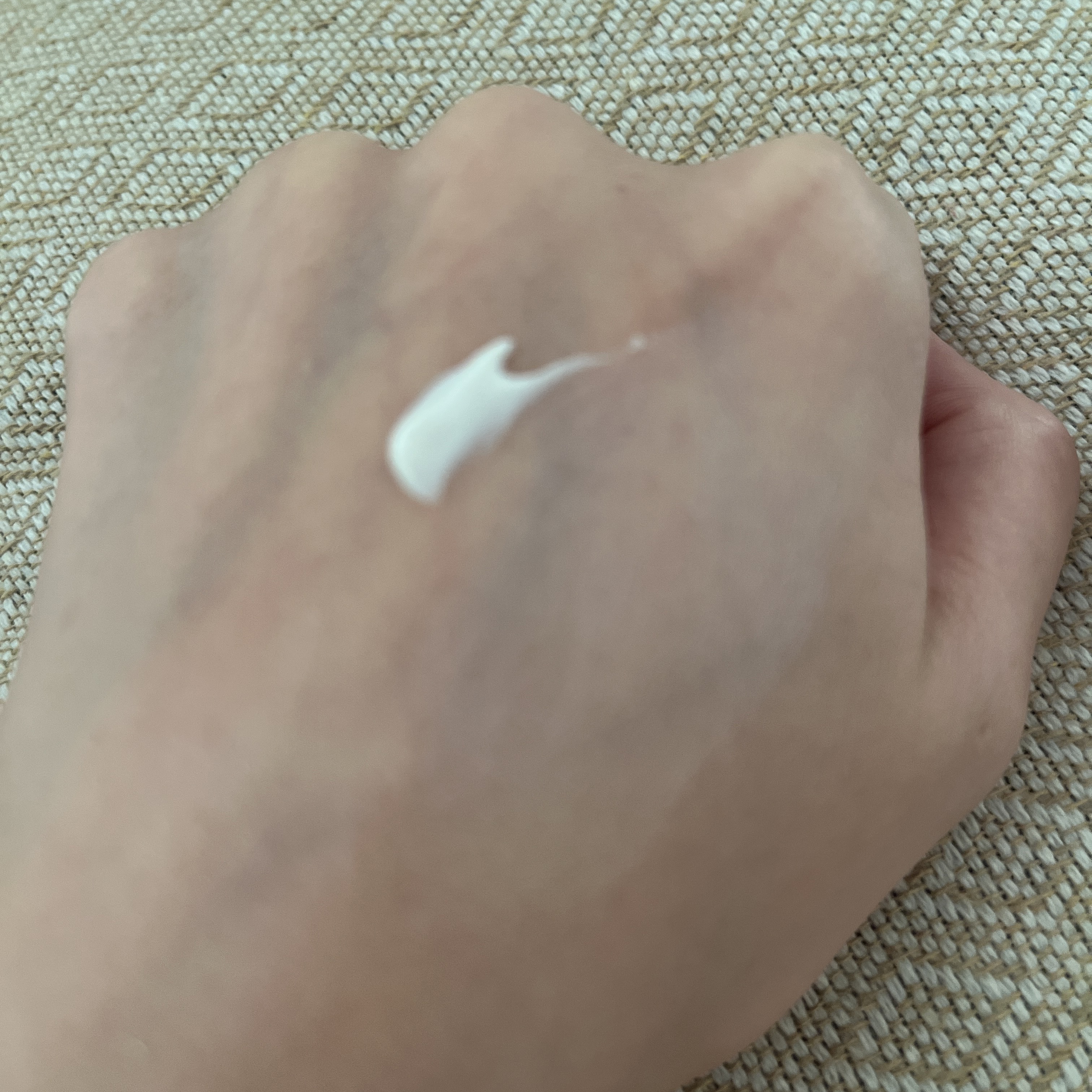 DECORTÉ AQ MW エクストラ プロテクションのクチコミ「コスメデコルテさんでお買い物したらサンプルをプレゼントして頂きました☺️

日焼けしやすくシミ.....」（3枚目）