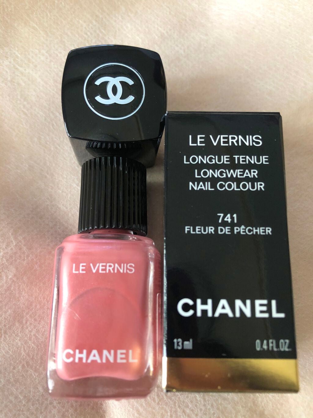 のんのん on LIPS 「#CHANEL#ネイル#ピンクネイルかわいすぎる〜今度爪に塗っ..」(1枚目)