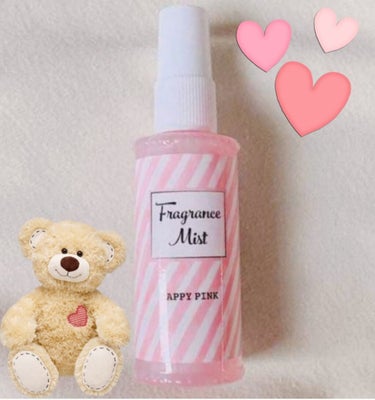 DAISO 200円商品のボディミストを紹介します！

ピンクのストライプが目立つ
Fragrance Mist   HAPPY PINK という香りです。

爽やかで石鹸やシャンプーの香りに近い！
フ