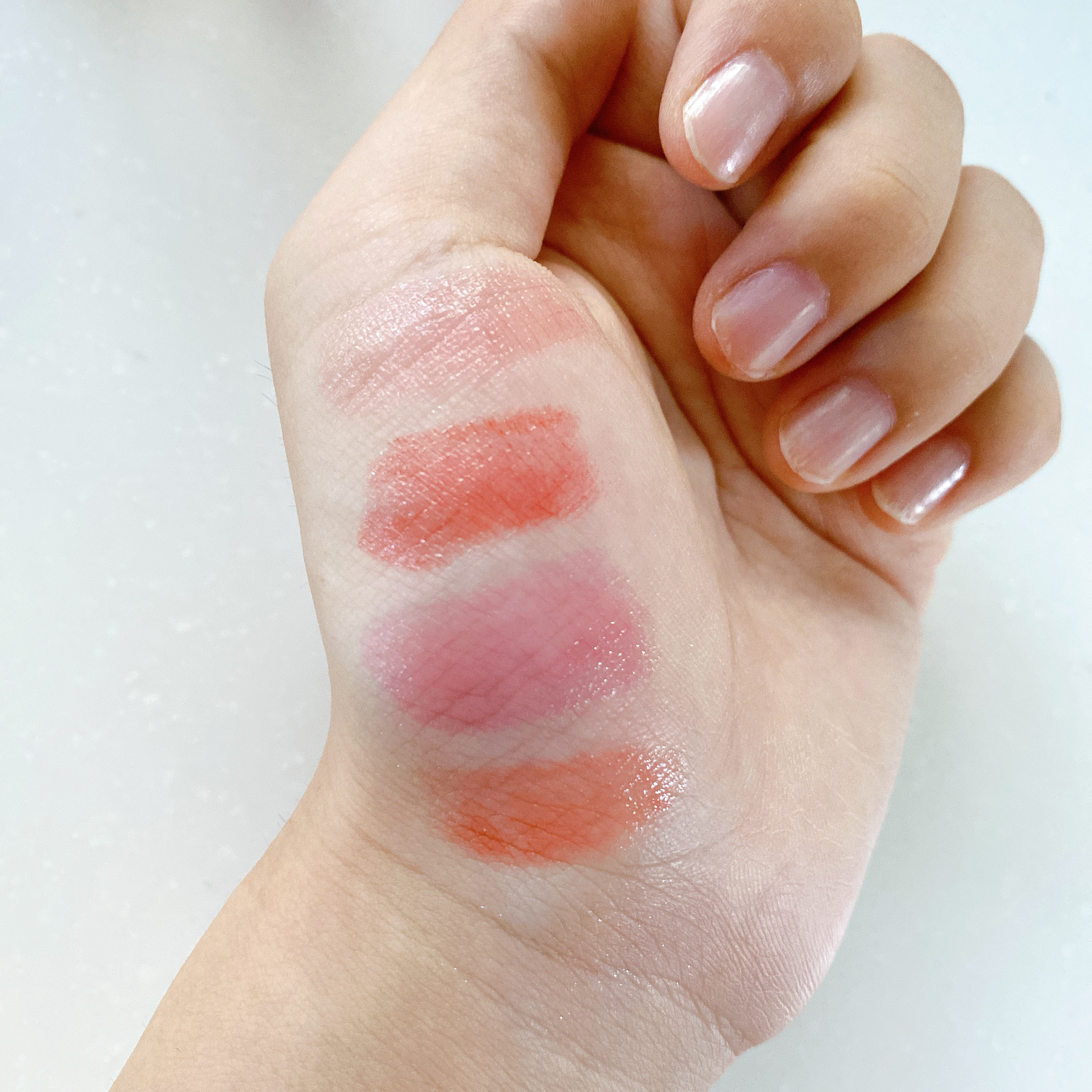 ビタミン ウォーターリートック リップバーム 01 ヘルシーコーラル/wakemake/口紅を使ったクチコミ（2枚目）