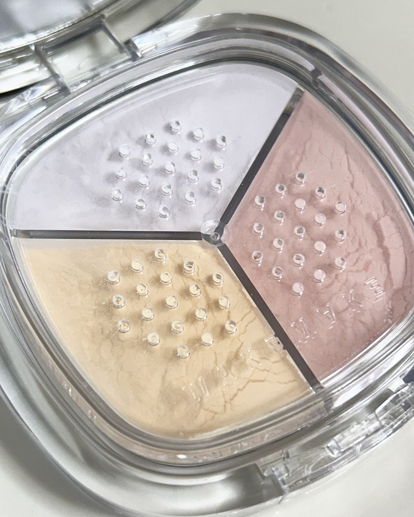 sakura on LIPS 「WAKEMAKEのパウダーでサラッと続く…使ってみたのはWAK..」(2枚目)