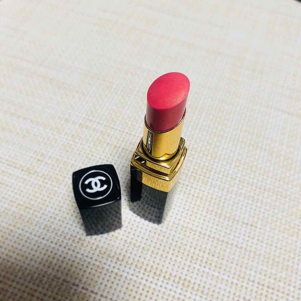 シャネル ルージュココシャイン57
絶対欠かせないアイテムの一つ！
57！！！
超ナチュラルで色合いが綺麗なリップ！
他で代用が効かないずっとリピしてるアイテムです！

女の子で控えめなメイクで素肌をより綺麗に見せたいって人にはおすすめのカ