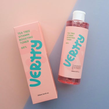 Vertty ティーツリー88%ビタミンブースティングトナーのクチコミ「キュートなピンクカラーのパケが印象的
VERTTY
ティーツリービタミンブースティングトナー✨.....」（2枚目）