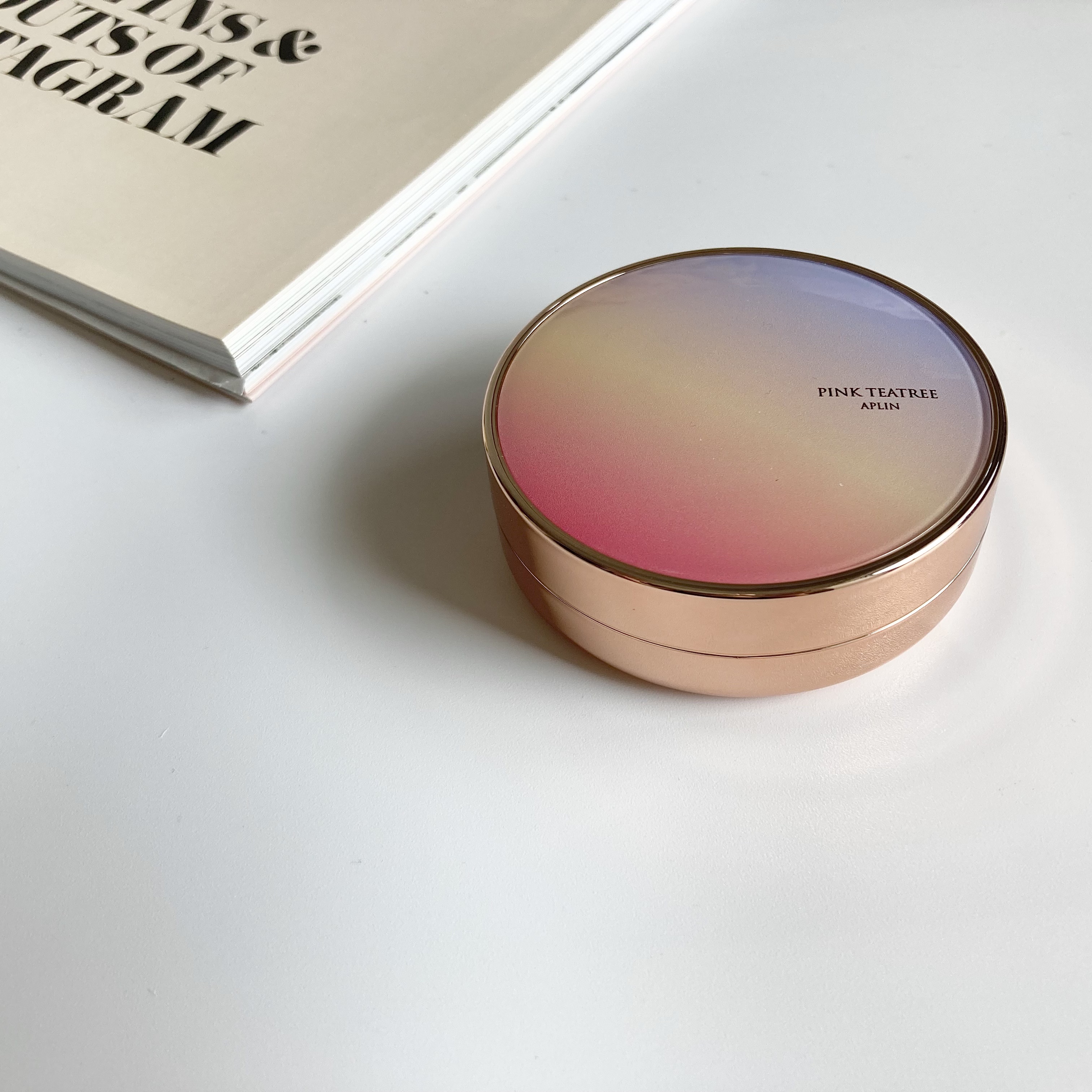 
𓍯

アプリン
┊︎ ピンクティーツリーカバーアップグロウクッション
┊︎ SPF50+・PA++++
┊︎全3色 (使用色 21号)

アプリンのクッションファンデは
人気のアイテム。
さらにカバー力がUPしてリニューアル
されたそう