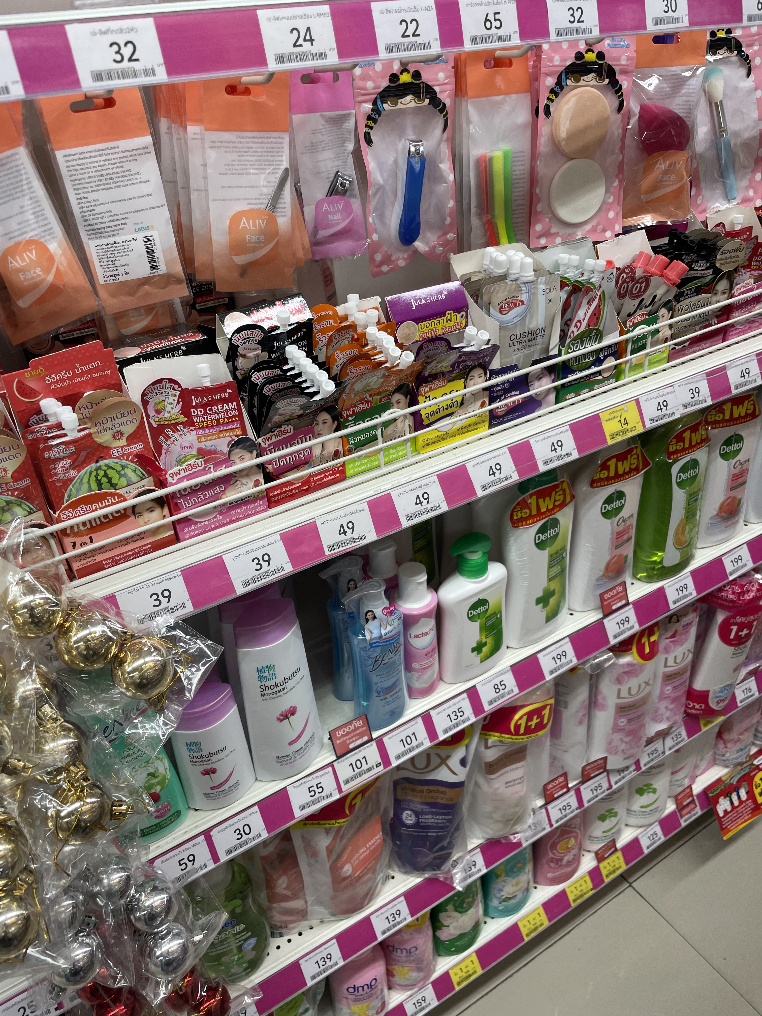 今タイに来ています🇹🇭

色んなものがパウチ

クッションの詰め替えもパウチ