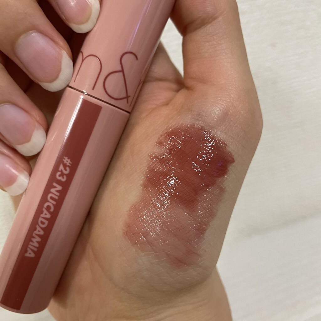 ジューシーラスティングティント/rom&nd/リップティントを使ったクチコミ（2枚目）