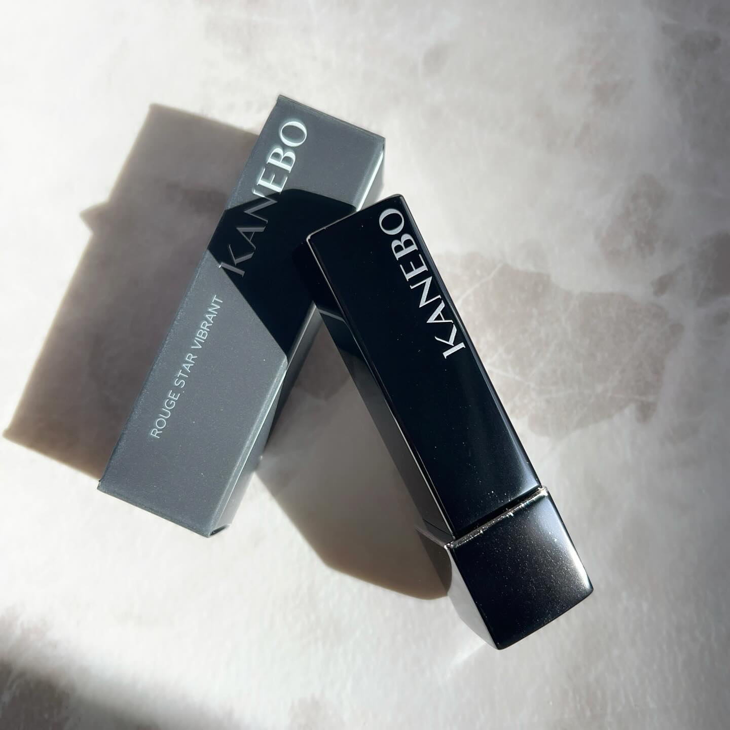 ルージュスターヴァイブラント V10 Golden Amber/KANEBO/口紅を使ったクチコミ（2枚目）