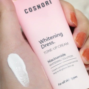 COSNORI
TONE-UP CREAM
.
コスノリのホワイトニングトーンアップクリーム✨
トーンアップは私のメイクに必須なアイテム！
このトーンアップクリームは自然にくすみや色ムラを補正、トーンア