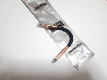 Flex 04 Eye Light and Shade Brush/MAKEUP REVOLUTION/メイクブラシを使ったクチコミ(2枚目)