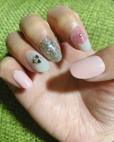 
ダッシングディバ マジックプレス
ネイルチップ💅✨

1320円です


🙂👍👍
自然なつけ心地
種類や柄が豊富
1週間～2週間は取れない
チップが柔らかくて簡単に付けられる

🙁👎👎
値段が高い
髪