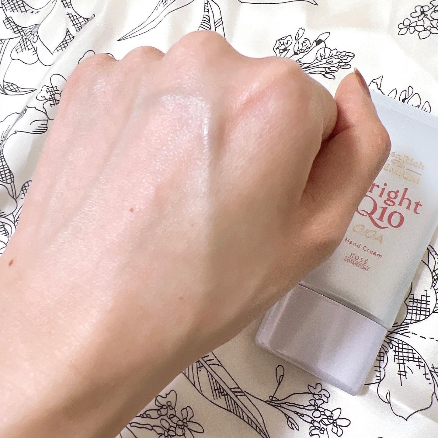 コエンリッチ ザ プレミアム ライトアップ モイストガード ハンドクリーム/コエンリッチQ10/ハンドクリームを使ったクチコミ（3枚目）