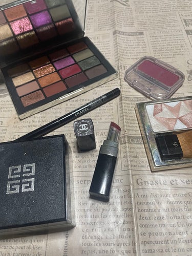 今日のメイク💄備忘録。

セザンヌのブラッシュのカシス色に一目惚れしてしまった事もあり、今日はそれを思い出して、メイクしようと思いました。

ホント、セザンヌ 優秀❣️

一度に、どかっとつかないで、ふ