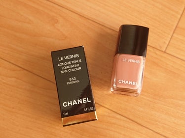 ヴェルニ ロング トゥニュ 953 エサンシエル＜数量限定色＞/CHANEL/マニキュアを使ったクチコミ（1枚目）