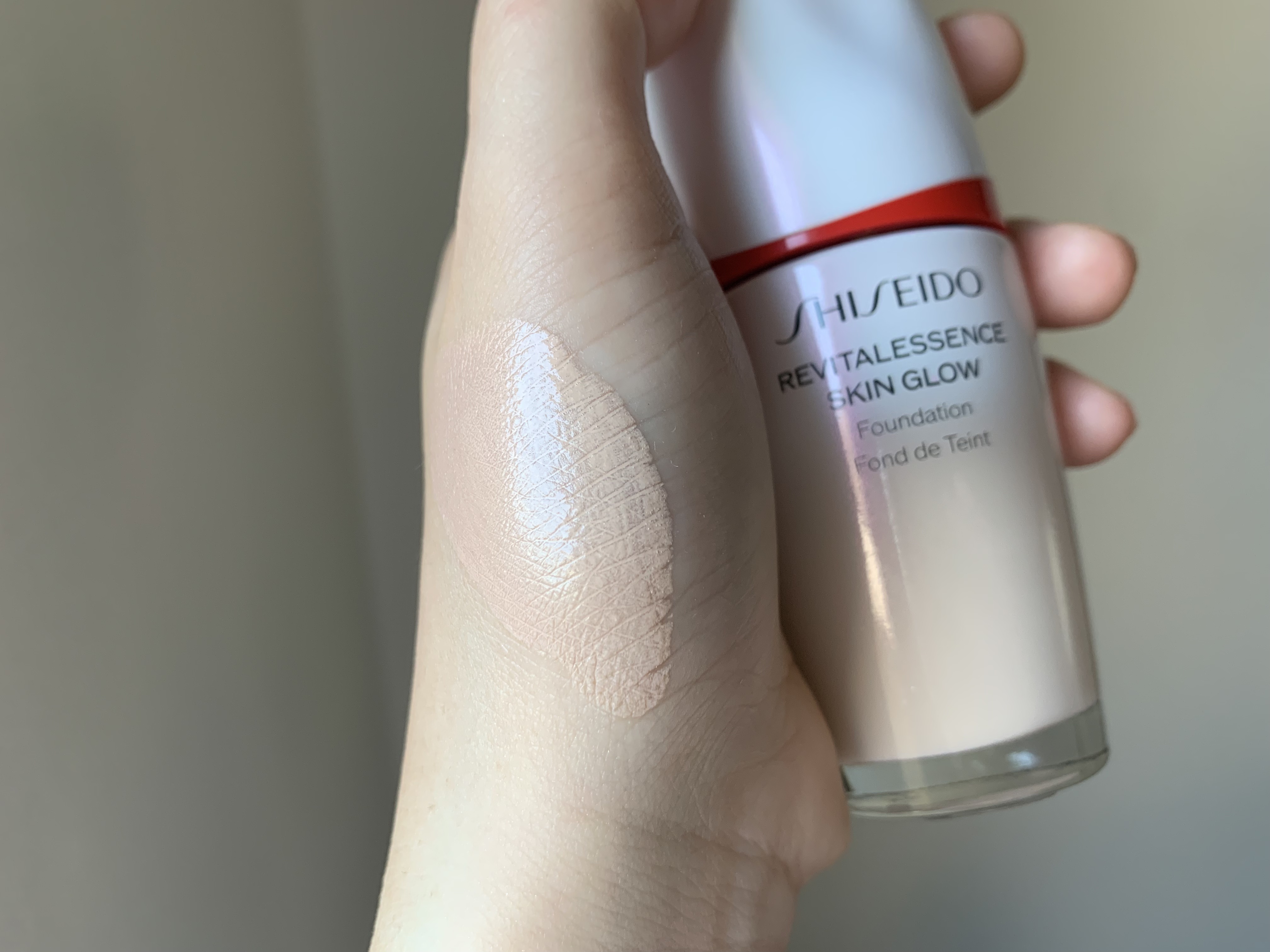 エッセンス スキングロウ ファンデーション/SHISEIDO/リキッドファンデーションを使ったクチコミ（1枚目）