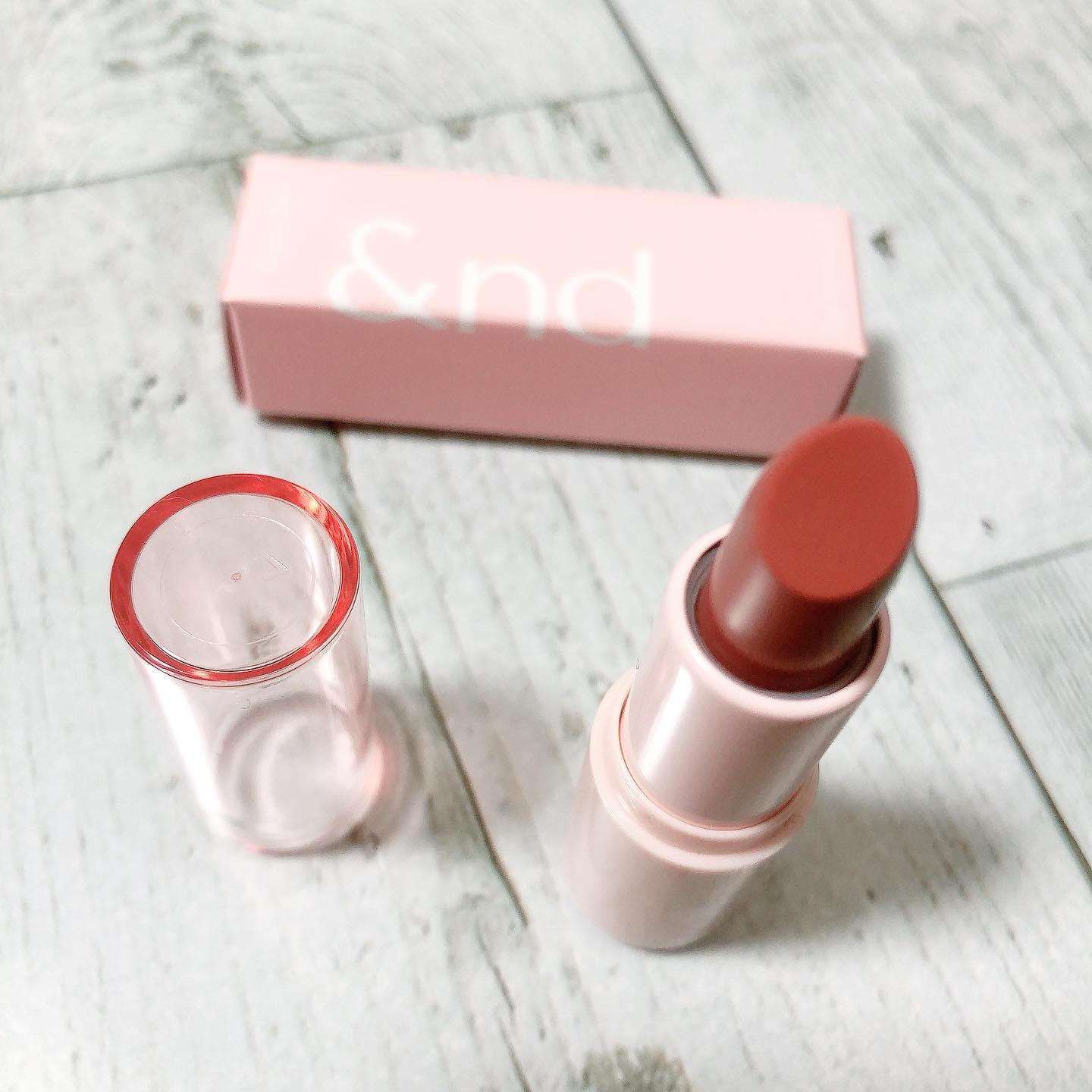 アンドバイロムアンド グラッシーバーム BE01 ナッツベージュ/&nd by rom&nd/口紅を使ったクチコミ（2枚目）