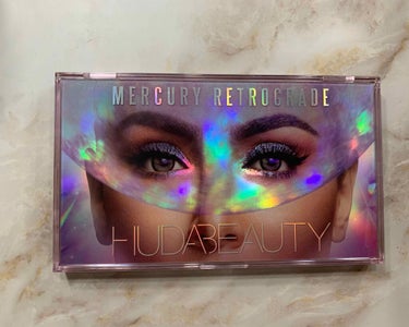 動画あり🤍

今日はHUDABeautyの
MERCURY RETROGRADE を使って
メイクしました🤍


パッケージがアクリルで
汚れも付きにくいし色がとても可愛い🤍


使いやすい色〜派手な色