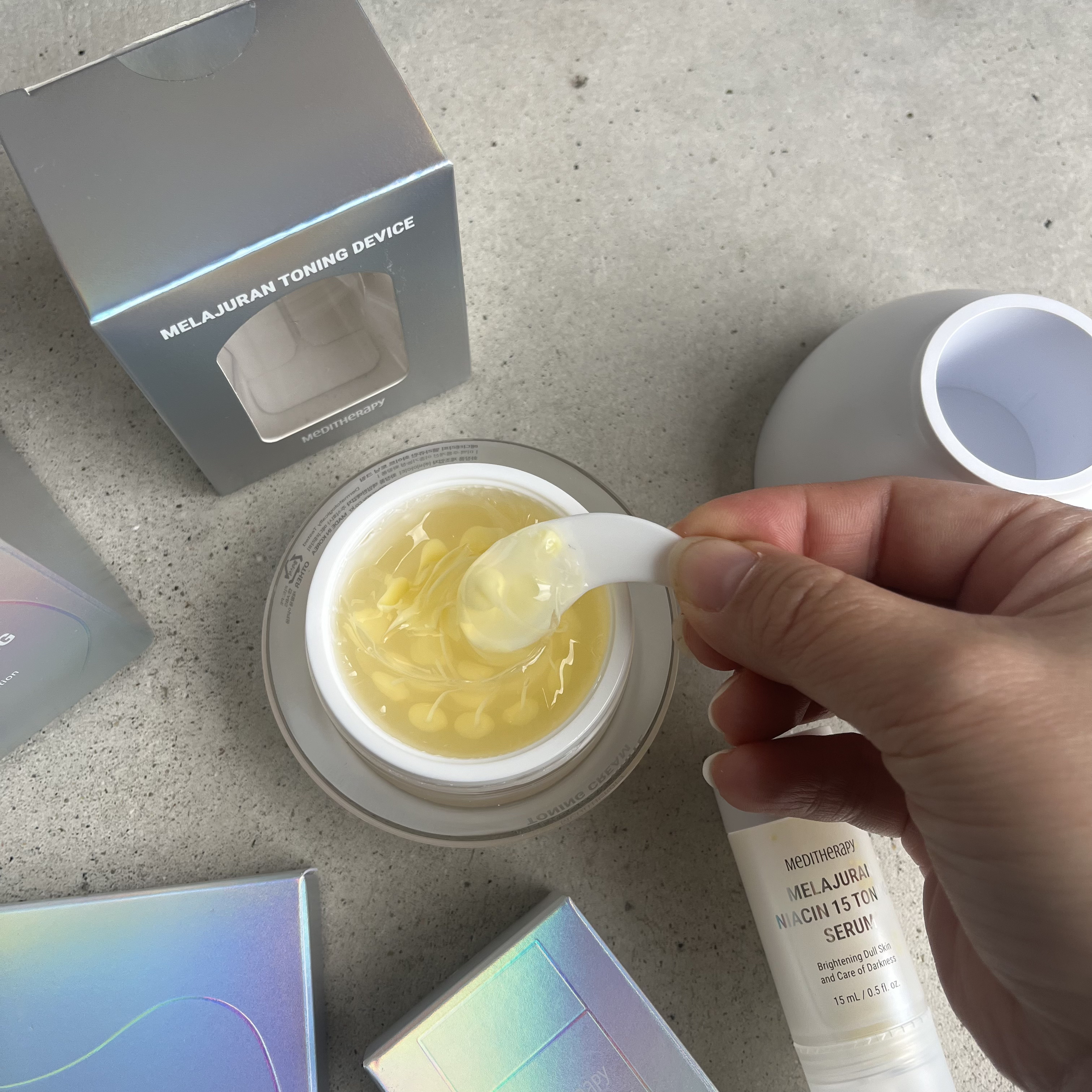 メラジュランホワイトトーニングクリーム&EMS美顔器/MEDITHERAPY/その他スキンケアを使ったクチコミ（3枚目）