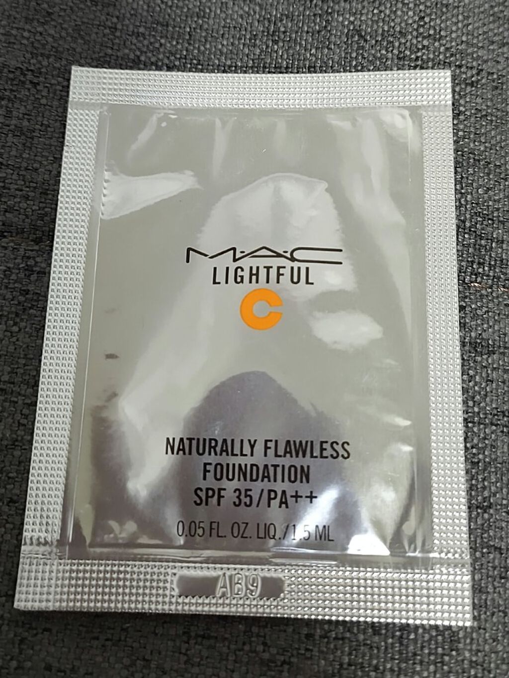 ライトフル C+ ナチュラリー フローレス SPF 35 ファンデーション/M・A・C/リキッドファンデーションを使ったクチコミ（1枚目）