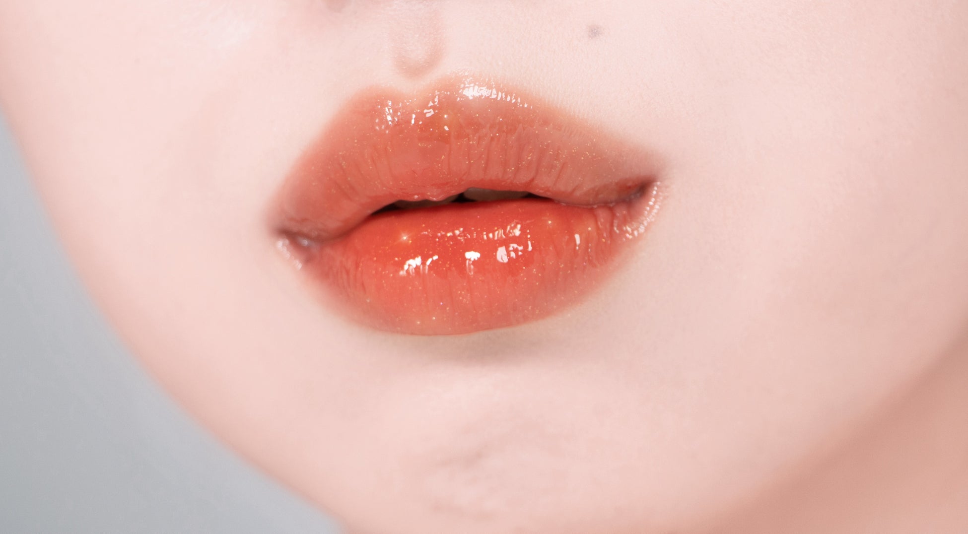 アンドバイロムアンド　グラッシーボムティント HL02 CORAL SNOW