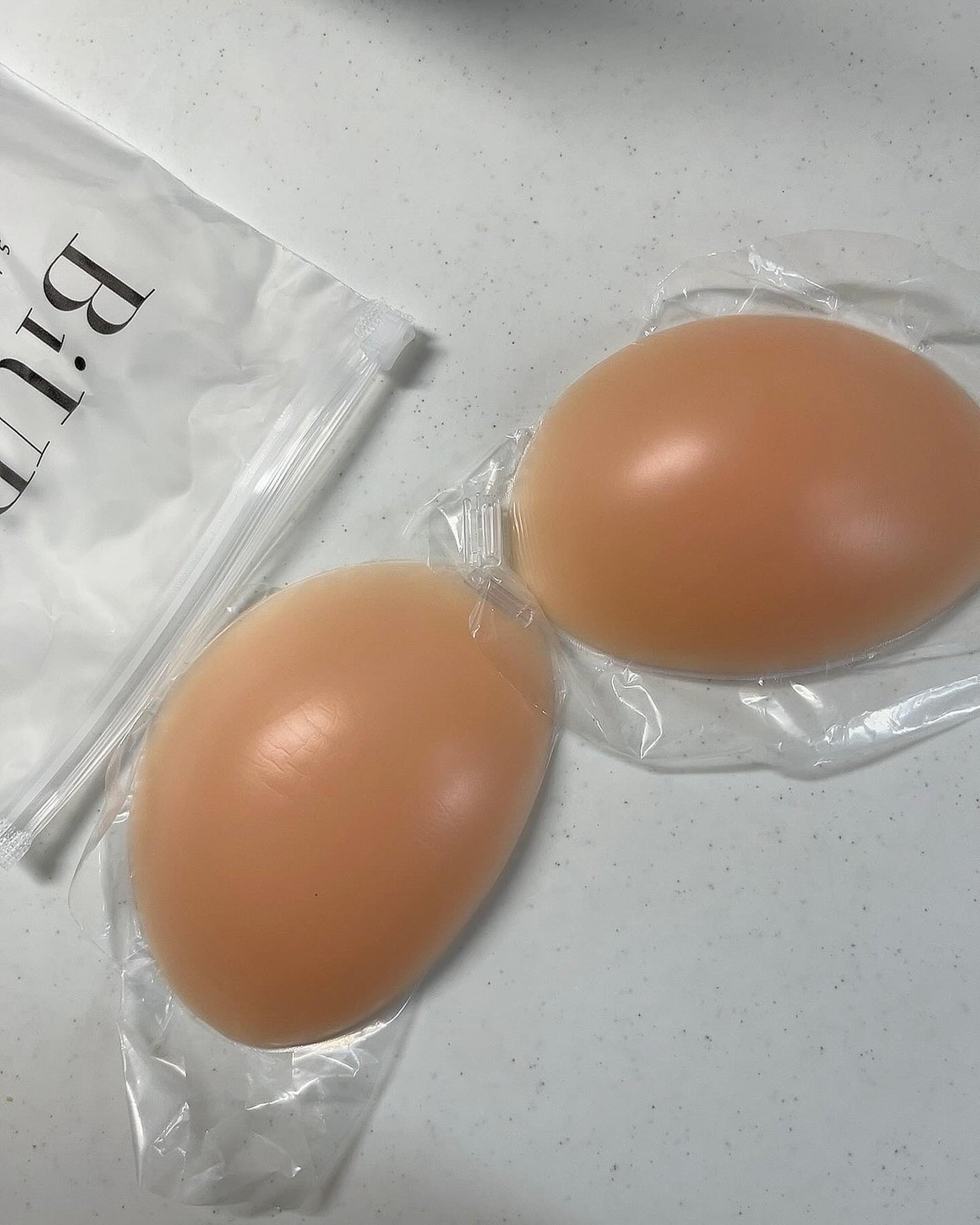 えびとうに🌷 on LIPS 「👗SILICONBRA👗.✔︎BiURUシリコンブラAmazo..」(4枚目)