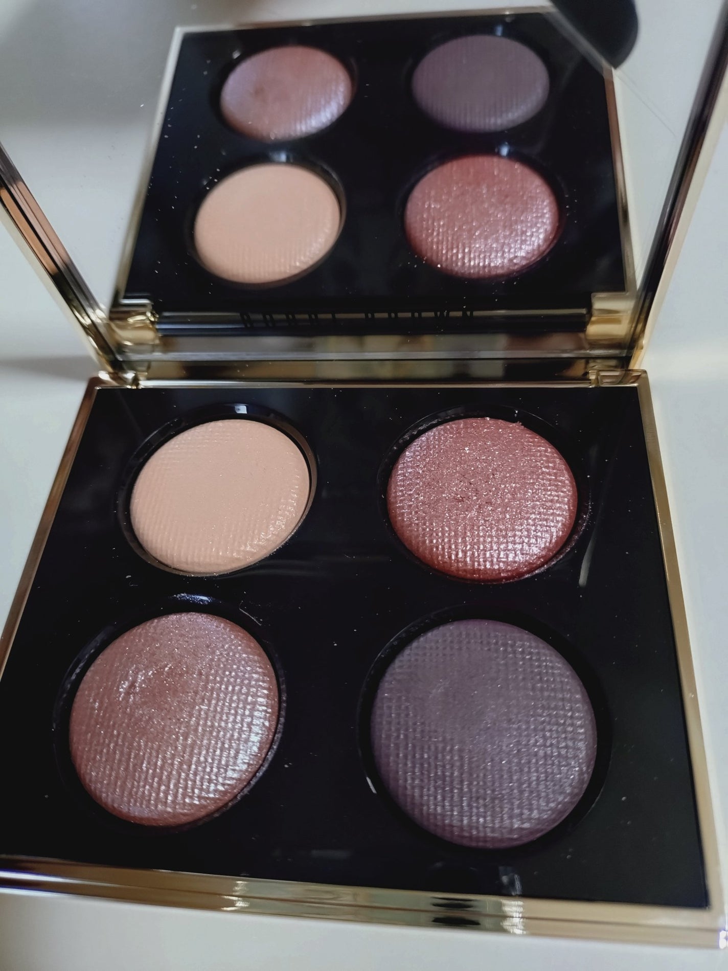 リュクス アイシャドウ クォード グロウ ウィズ ラブ コレクション/BOBBI BROWN/アイシャドウパレットを使ったクチコミ(1枚目)