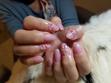 ネイルチェンジ💅春ネイルの花びらはシェル💐大人可愛いくて、テンション上がる⤴︎︎︎⤴︎︎⤴︎︎︎
#ネイル#大人可愛い#春ネイル