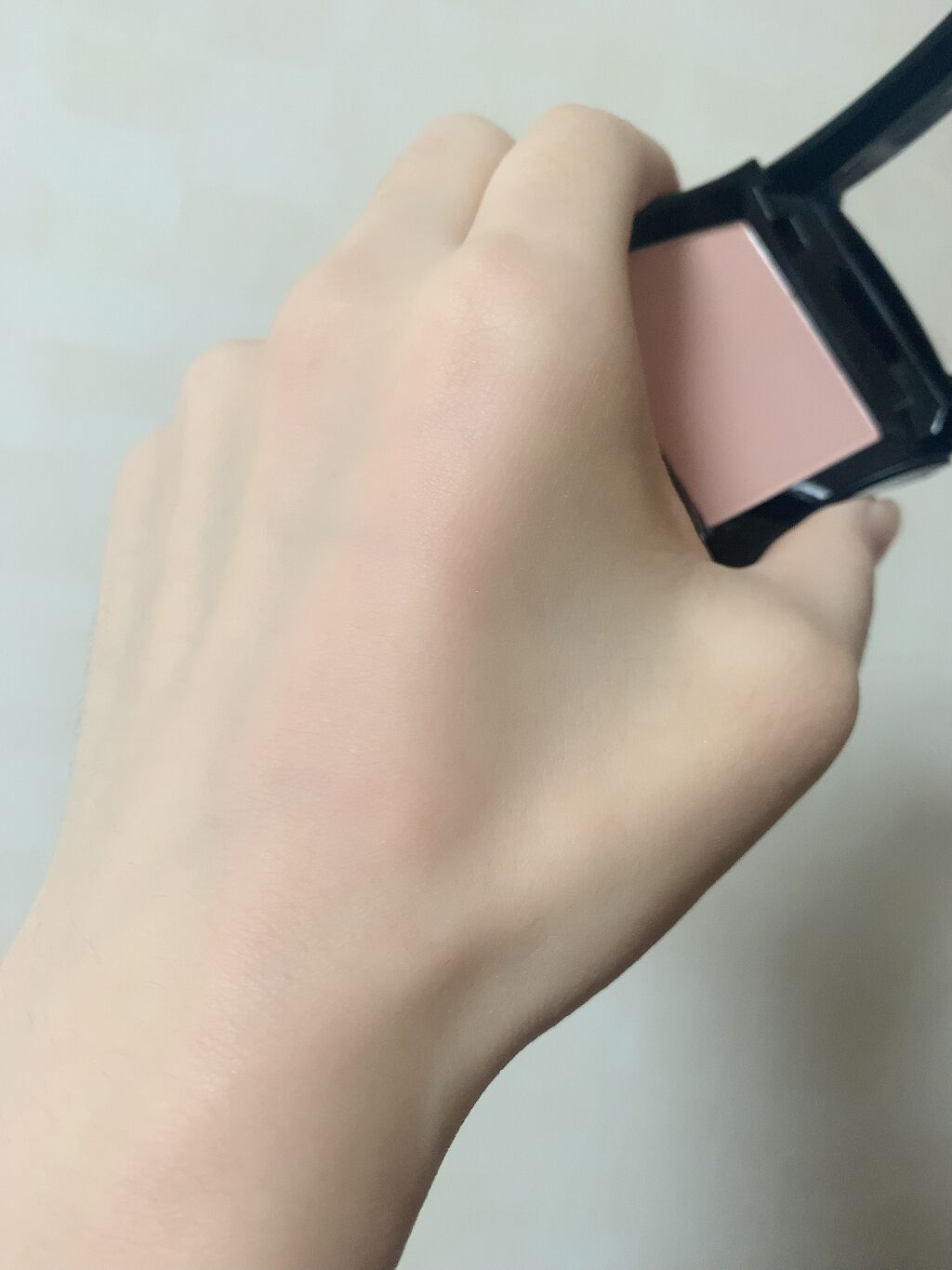 Illamasqua powder blusherのクチコミ「Illamasquaのpowder blusher
色味はバチッとブルベに決まるNaked R.....」（2枚目）