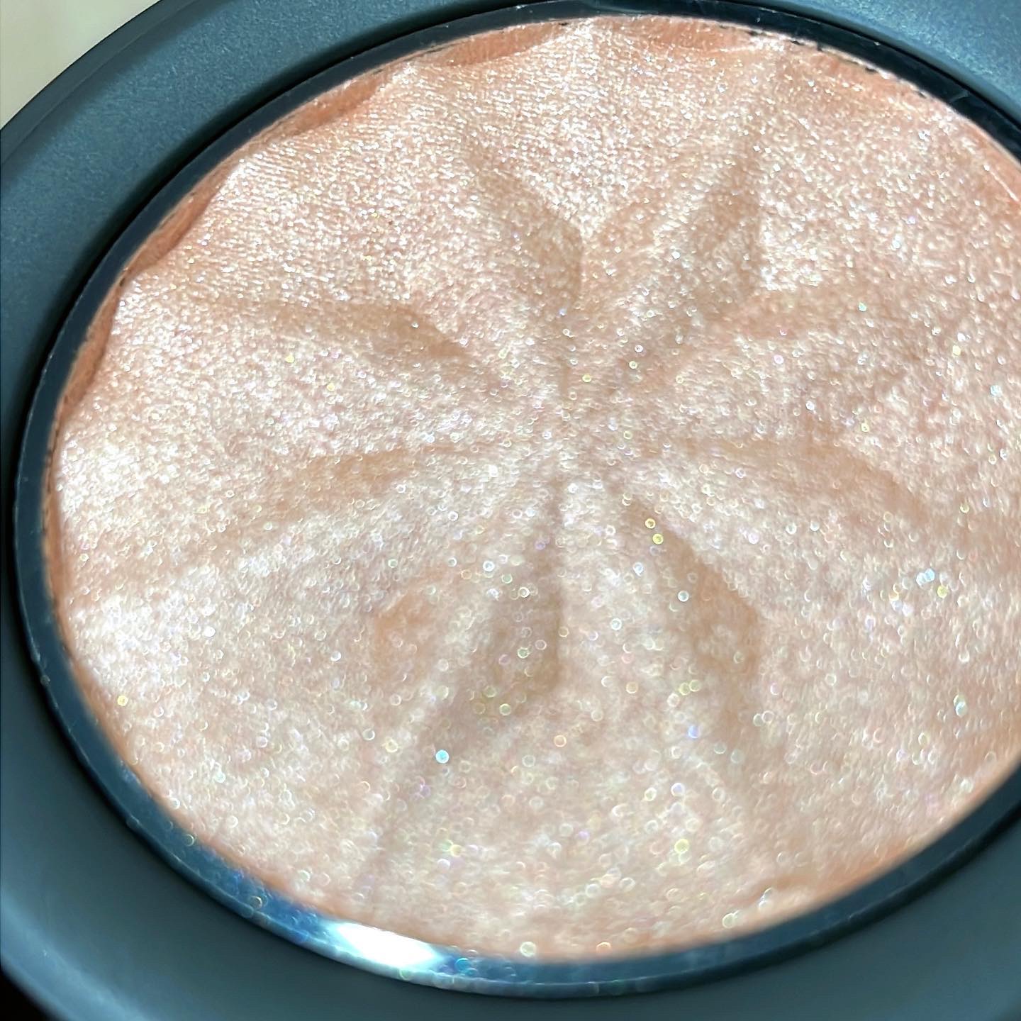 ジェン ヌード ハイライター/bareMinerals/パウダーハイライトを使ったクチコミ（2枚目）