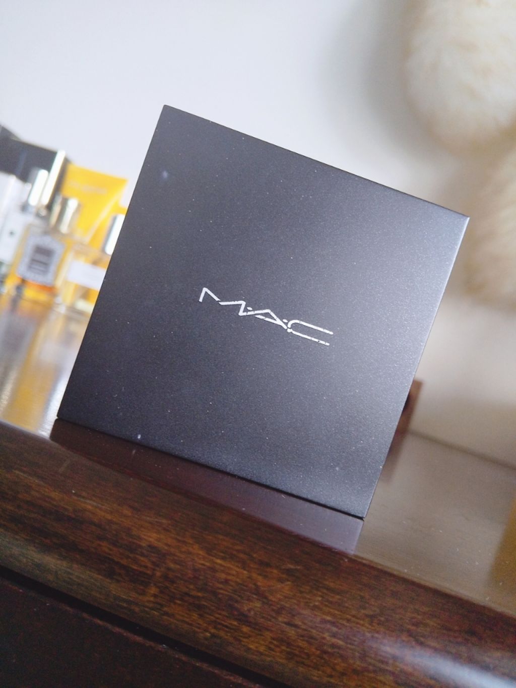 しま on LIPS 「初投稿なので許しててやって下さい👍今回紹介するのはMACのグレ..」(1枚目)