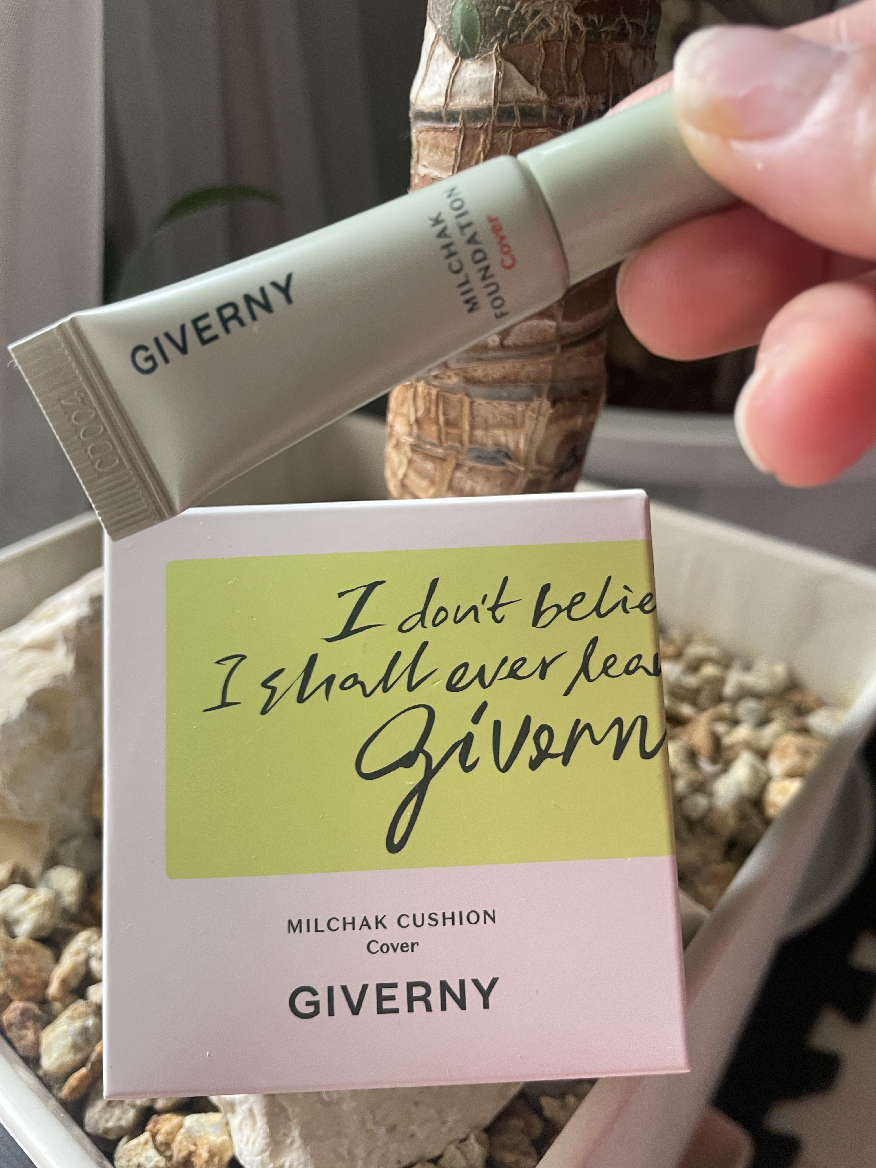 ジヴェルニー 密着カバークッション 23NW ミディアムベージュ/GIVERNY/クッションファンデーションを使ったクチコミ（2枚目）