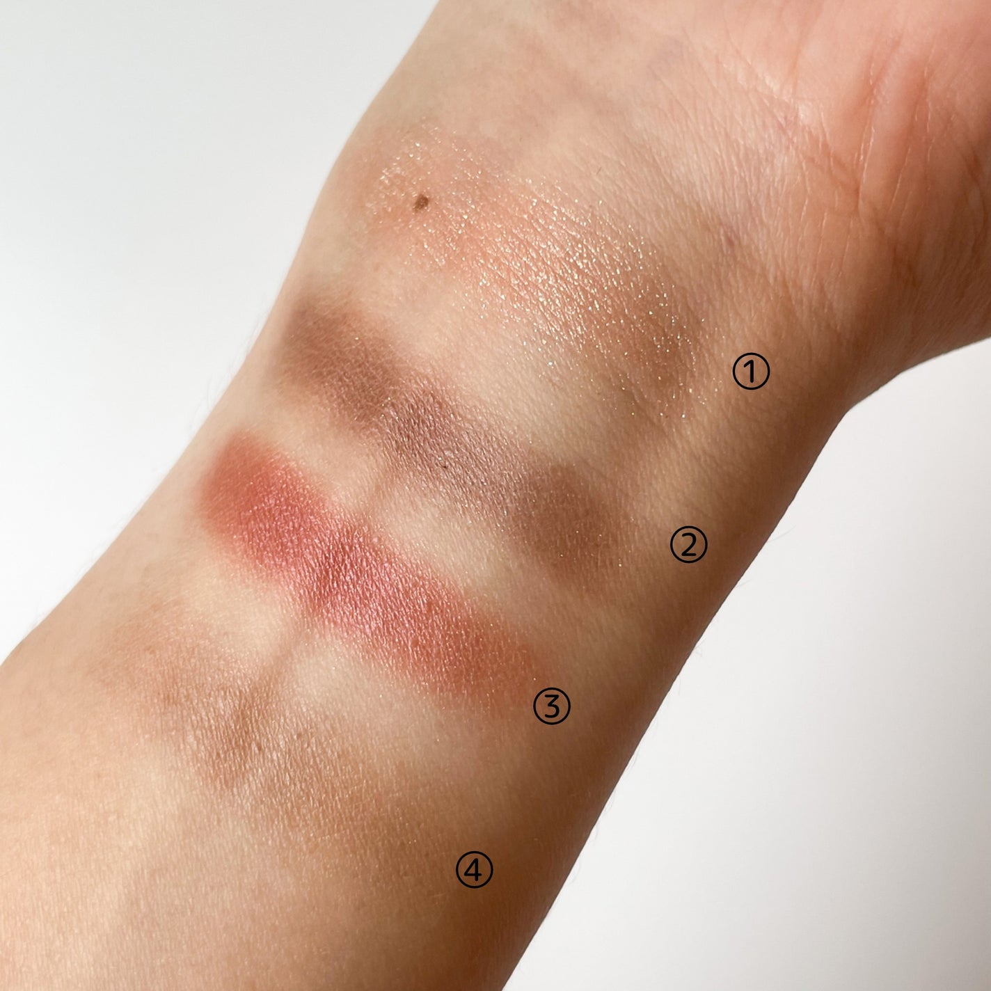 レブロン ダズル アイシャドウ クアッド/REVLON/アイシャドウパレットを使ったクチコミ(3枚目)