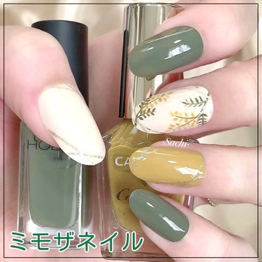 プチプラポリッシュで出来る♡春におすすめミモザネイル💅

やり方は画像を参考にしていただければと思います♡
細筆はダイソーのライナー筆を使用しました🖌

親指は020番を2度塗り、薬指はN13番を2度塗りして、それぞれ根元と爪先にGD083番でラインを描いたら、トップコートを塗って完成です🙆‍♀️

人差し指と小指はGR703番を2度塗りしました♪

少しでも参考になれば嬉しいです♥️

#セルフネイル
#ミモザネイル
#春ネイル
#簡単ネイル
#プチプラネイル
#自分ウケメイク の画像 その0