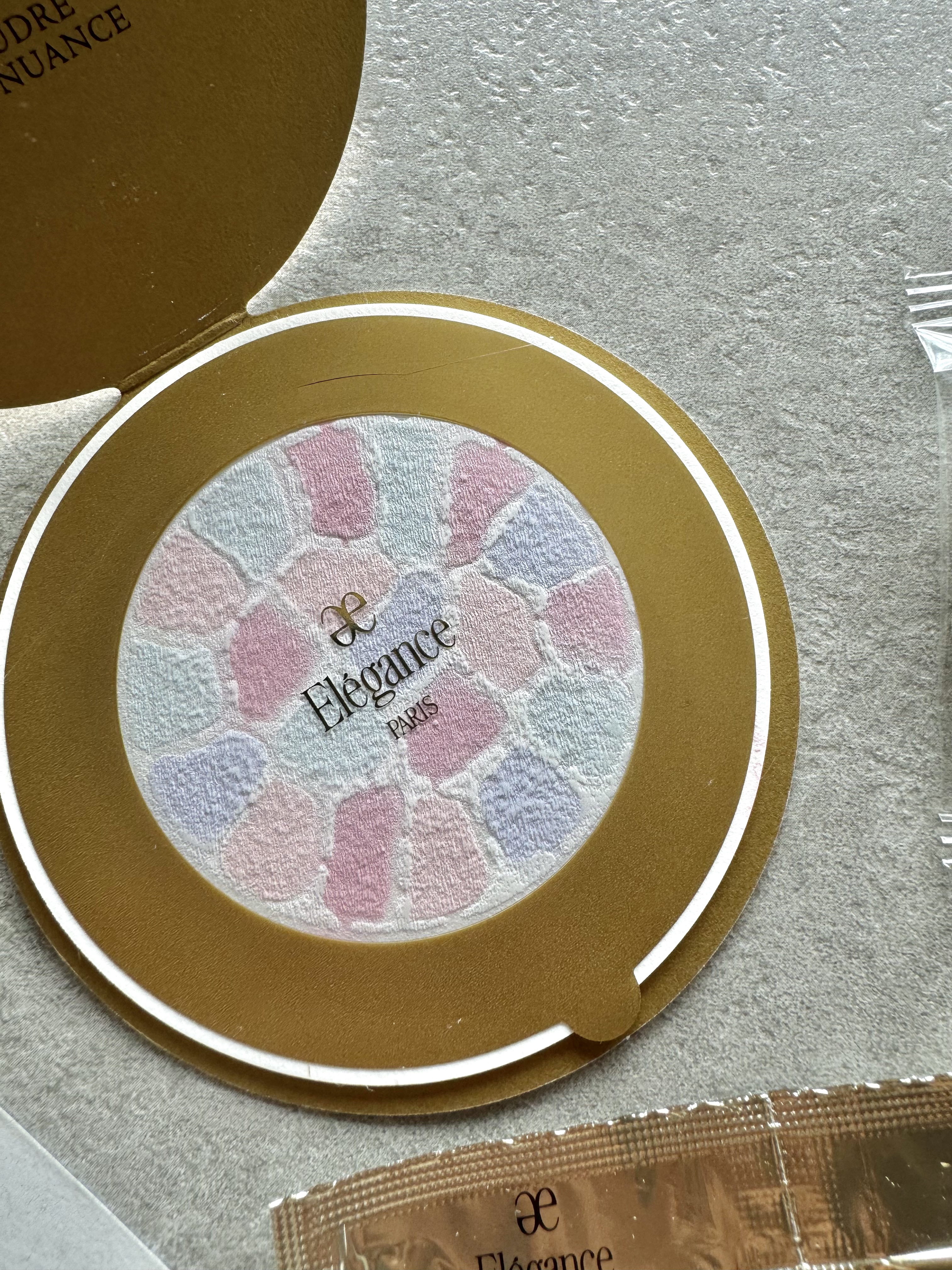 ラ プードル オートニュアンス/Elégance/プレストパウダーを使ったクチコミ（1枚目）