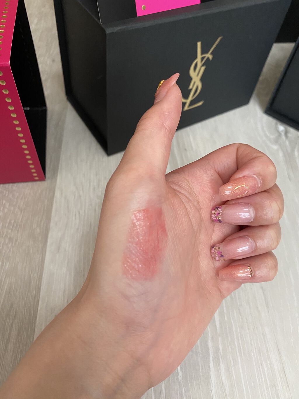 ルージュ ヴォリュプテ ロックシャイン N°10 ピンク バス/YVES SAINT LAURENT BEAUTE/口紅を使ったクチコミ（2枚目）