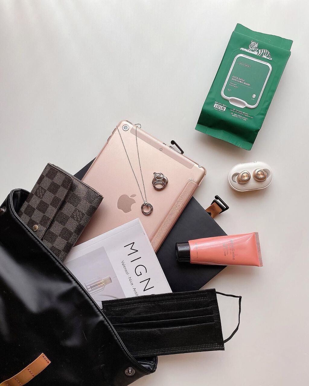 ♡♡♡
⁡
1日1CICA 継続中ꕀ ·͜·✌︎´-
⁡
CICAパックしないと寝られません！
⁡
⁡
VTから新商品が発売されたよ- ̗̀📣
⁡
以前、30枚入りのを紹介したけど
こちらは15枚入りで2週間集中care🪄*⋆
⁡
パウ