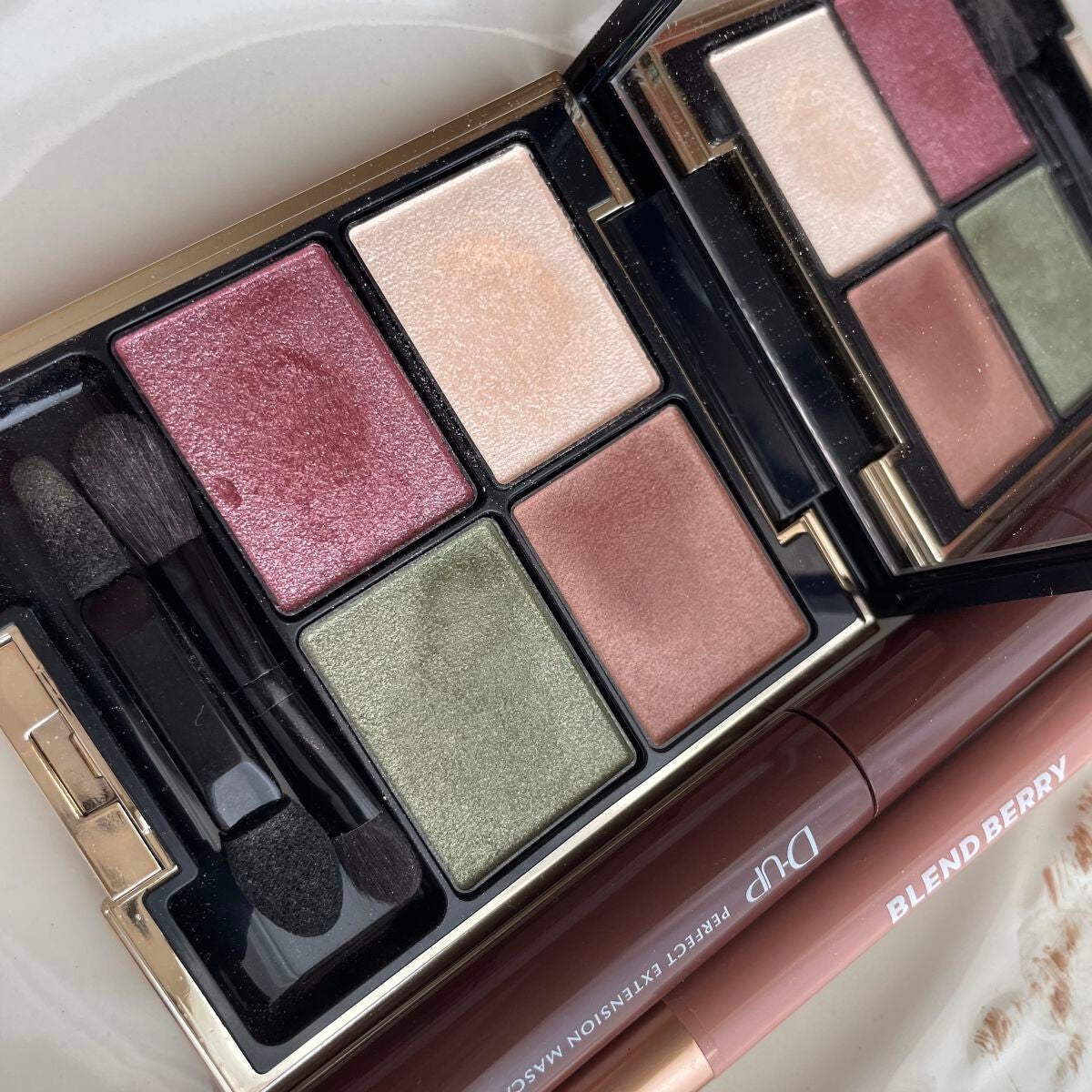 小鞠 on LIPS 「⌘のんびり秋メイク🎑SUQQUの彩漆を秋になったので使ってみる..」(2枚目)