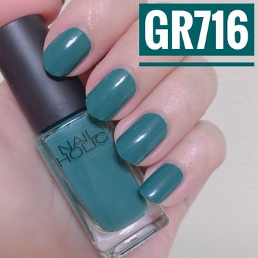 こんにちは桜木❀です。

NAIL HOLIC  GR716。
黒板のような絶妙なグリーンです🌲

1度塗りでムラなく綺麗な発色です💅🏻

トップコートはセシェを使用しています。

カラーの参考になると