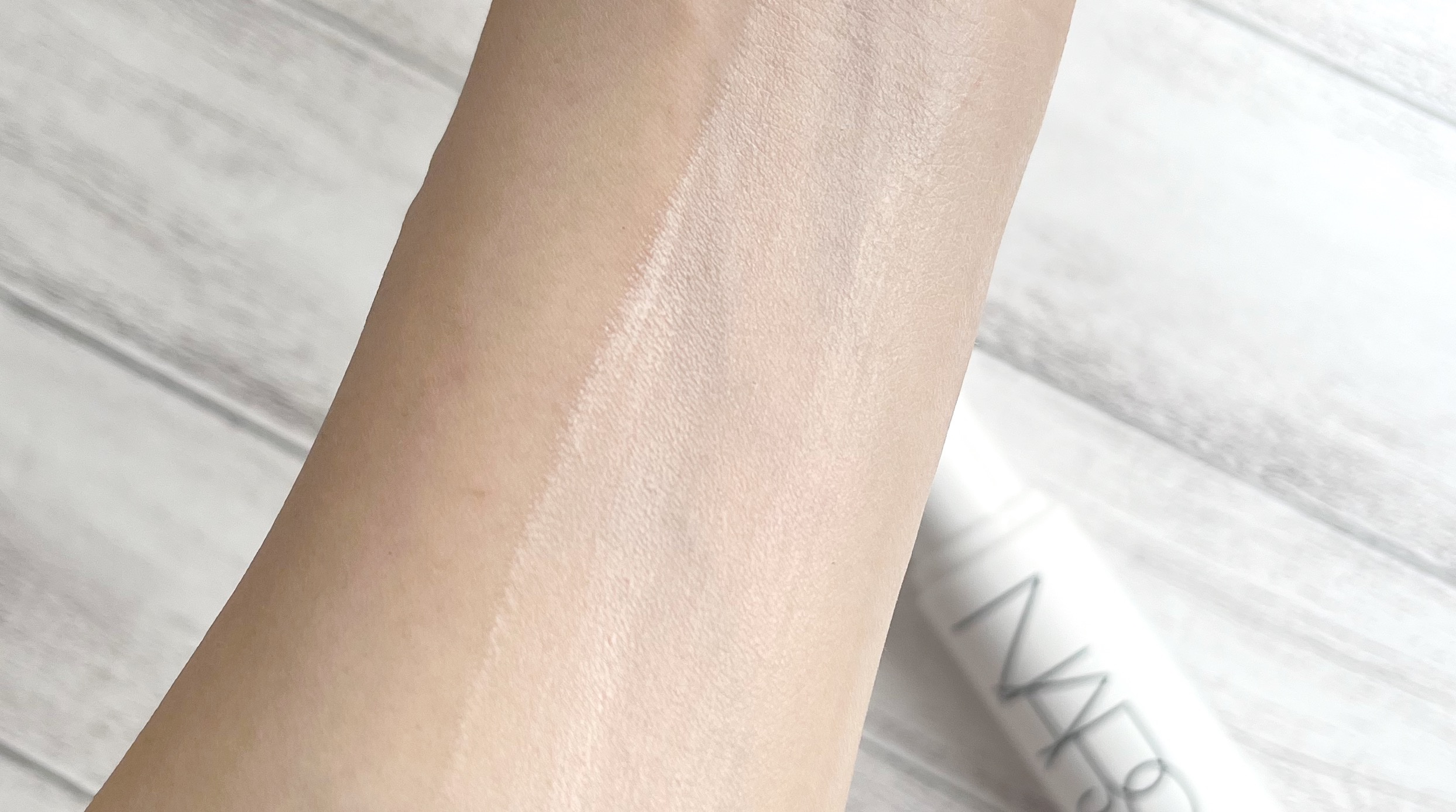 ライトリフレクティング　トーンアップヴェール/NARS/化粧下地を使ったクチコミ（3枚目）