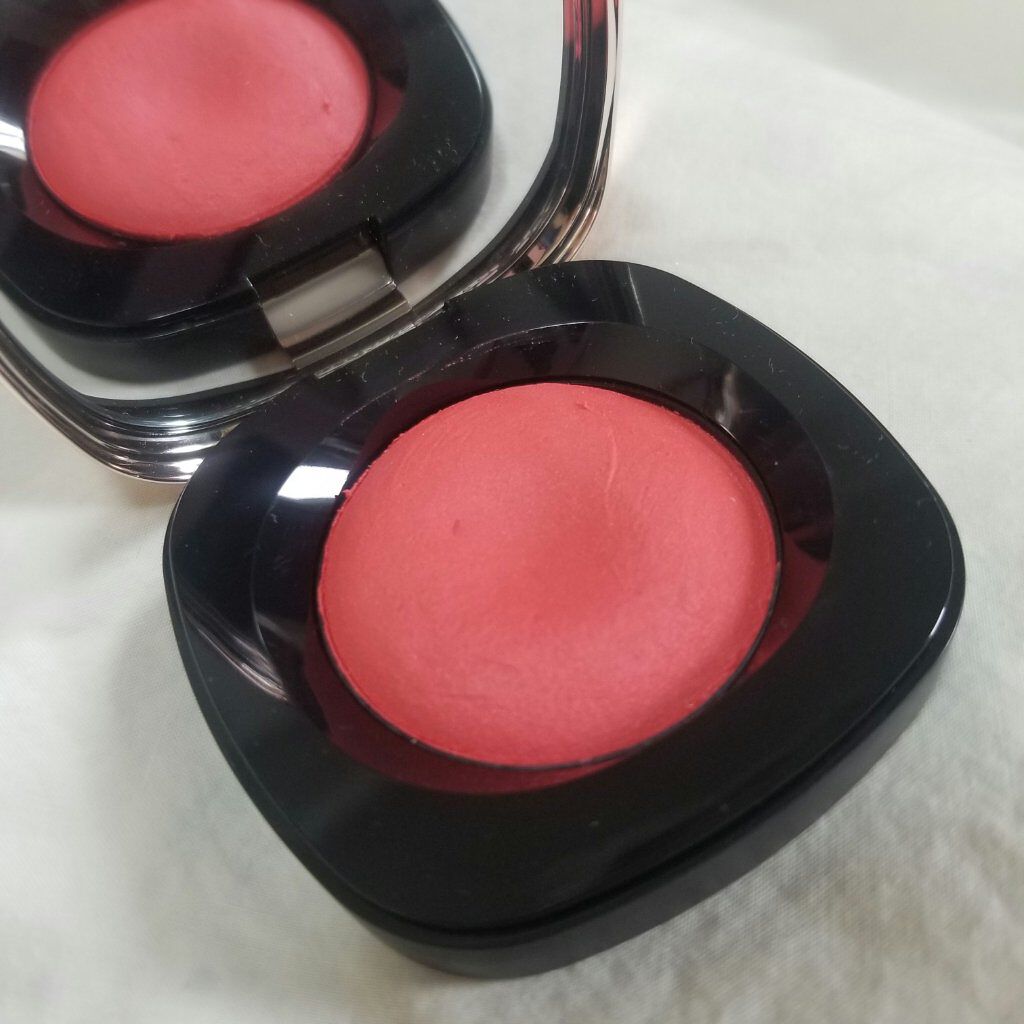 
◎COSME DECORATE
　→クリームブラッシュ (¥3,850)
　　PK863

--------------->

コスメデコルテのクリームチークです！
しっかり鏡がついているコンパクトなのでお直し時にも便利です◎

プにっと