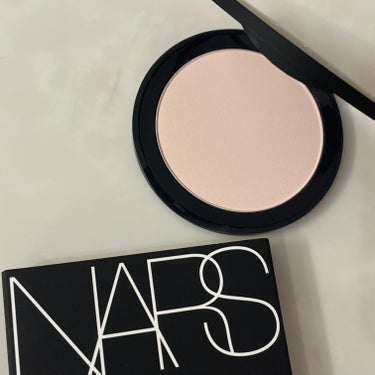 ソフトマット　アドバンスト　パーフェクティングパウダー/NARS/プレストパウダーを使ったクチコミ（3枚目）