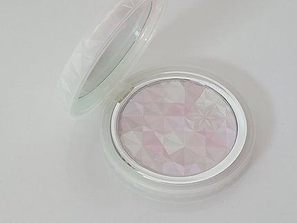 miki on LIPS 「*オーロラのようなキラメキがまぶしく透明感美肌に導いてくれそう..」(6枚目)