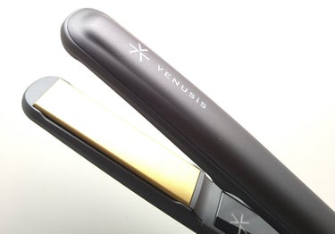 VENUSiS ストレートヘアアイロン VAS-6300Tのクチコミ「髪の水分を守りながらストレートに整えるという『モイスティックプレート』を採用し、水分蒸発と摩擦.....」（2枚目）